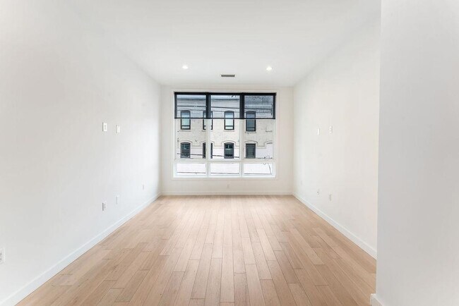 Building Photo - 355 Claremont Ave