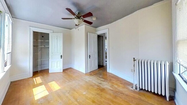 Building Photo - 133 E Gorham St