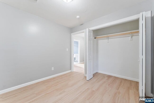 Building Photo - 16 John St