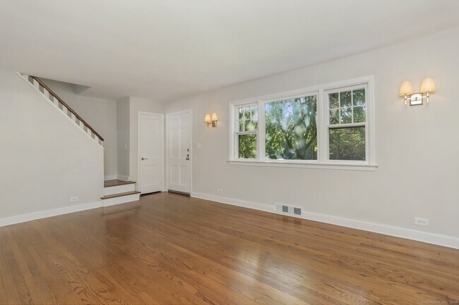 Building Photo - 21 Hoyt St