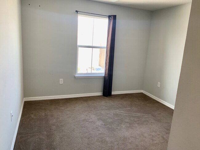 Building Photo - Brandon FL Townhouse