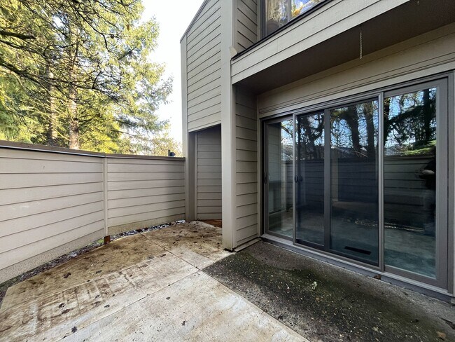 Building Photo - 2 Bed 2 Bath Corner Condo ~ Cedar Mill w/ Washer & Dryer, Parking and Pool! Convenient to Nike, S...