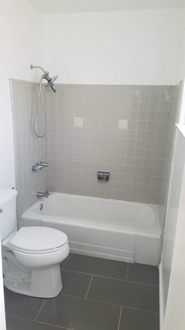 Bathroom - 5735 S Rimpau Blvd