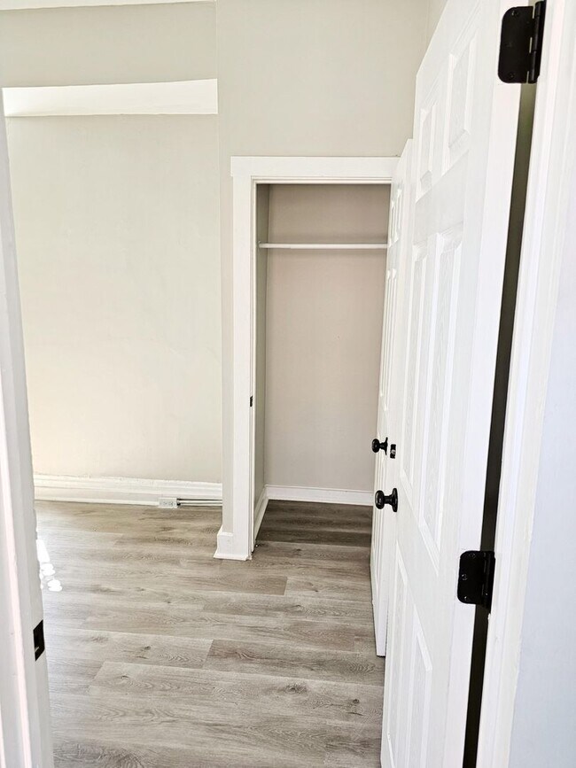 Building Photo - Central Ave