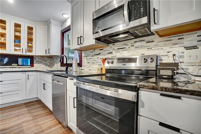 Building Photo - 1780 Valhalla Arch