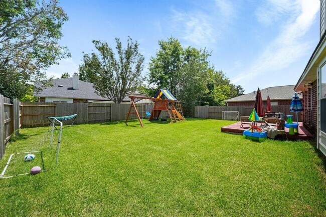 Building Photo - 10008 Dawn Brook Dr
