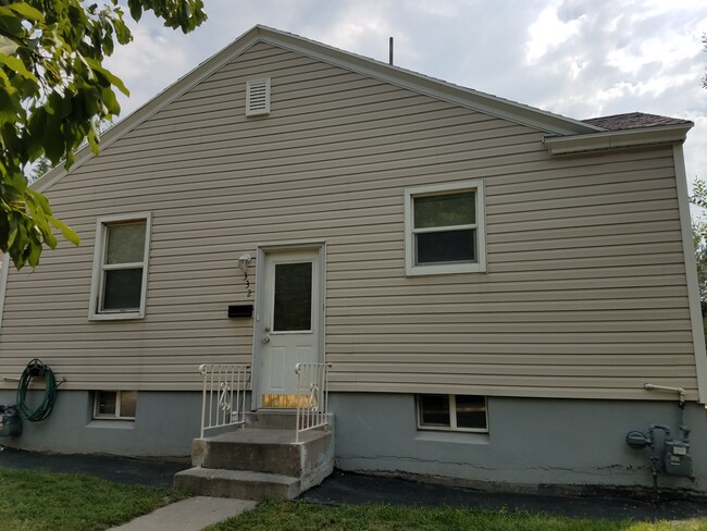 Building Photo - 332 E Utopia Ave