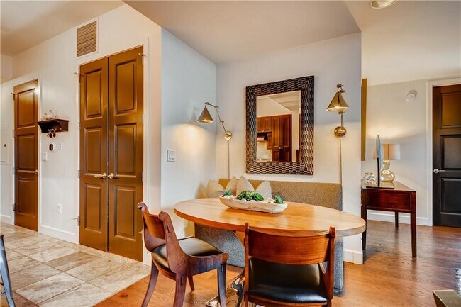 Building Photo - 1820 Peachtree Rd NW