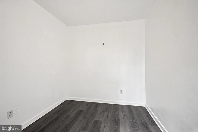 Building Photo - Modern 3-Bedroom Home Near University City...