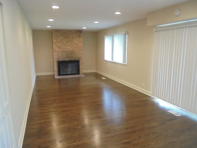 Building Photo - 1085 Hecker Dr