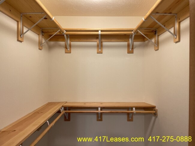 Building Photo - 1713 Windmill Way