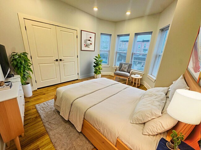 Building Photo - 4242 W Girard Ave