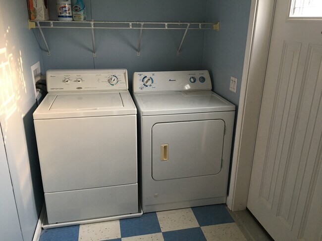 Building Photo - 585 110th Ave