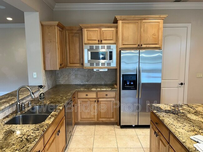 Building Photo - 3766 Mira Loma Dr