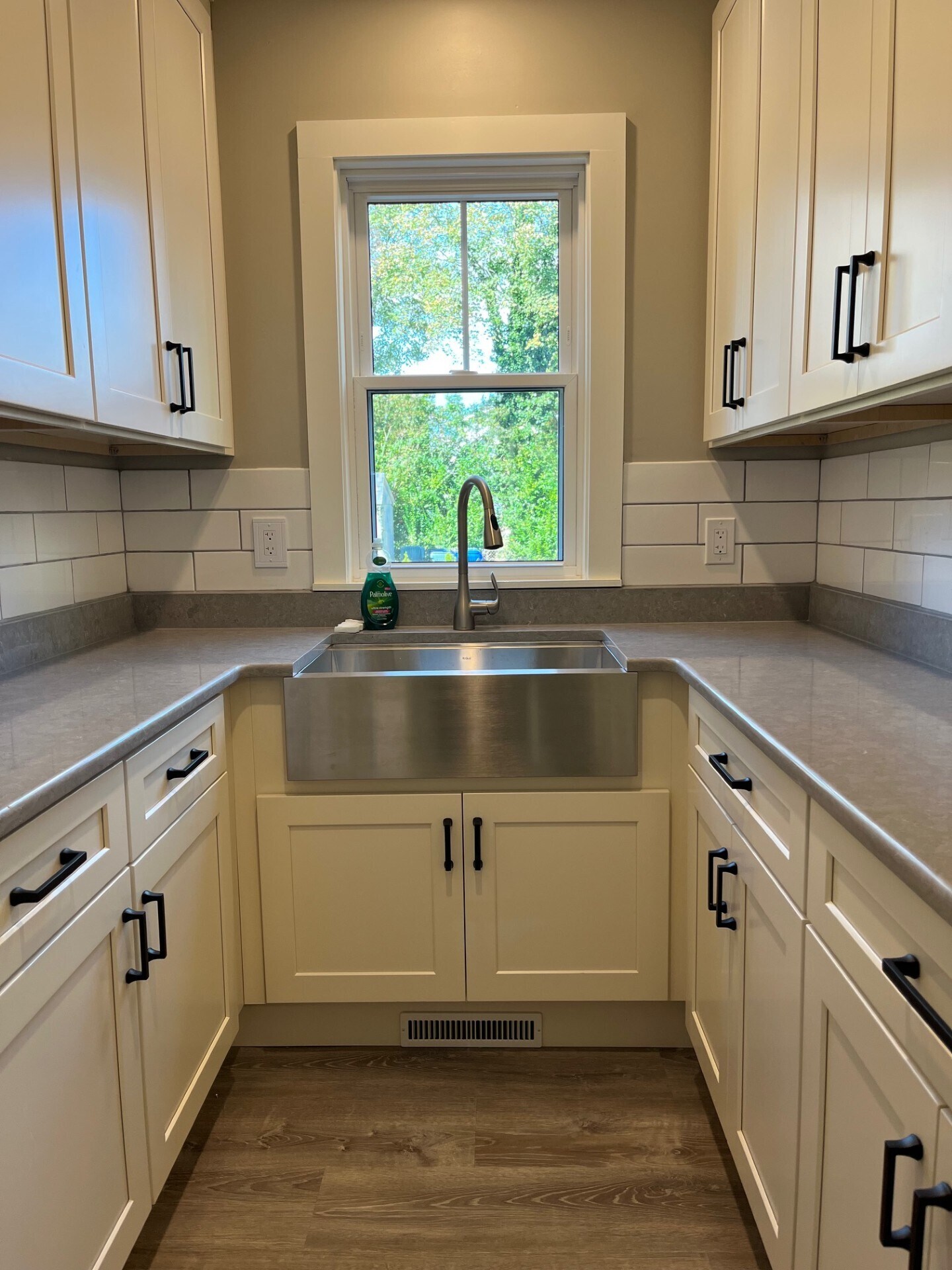 Building Photo - 65 Burton St