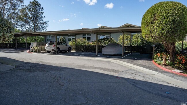 Building Photo - 32 Ross Rd