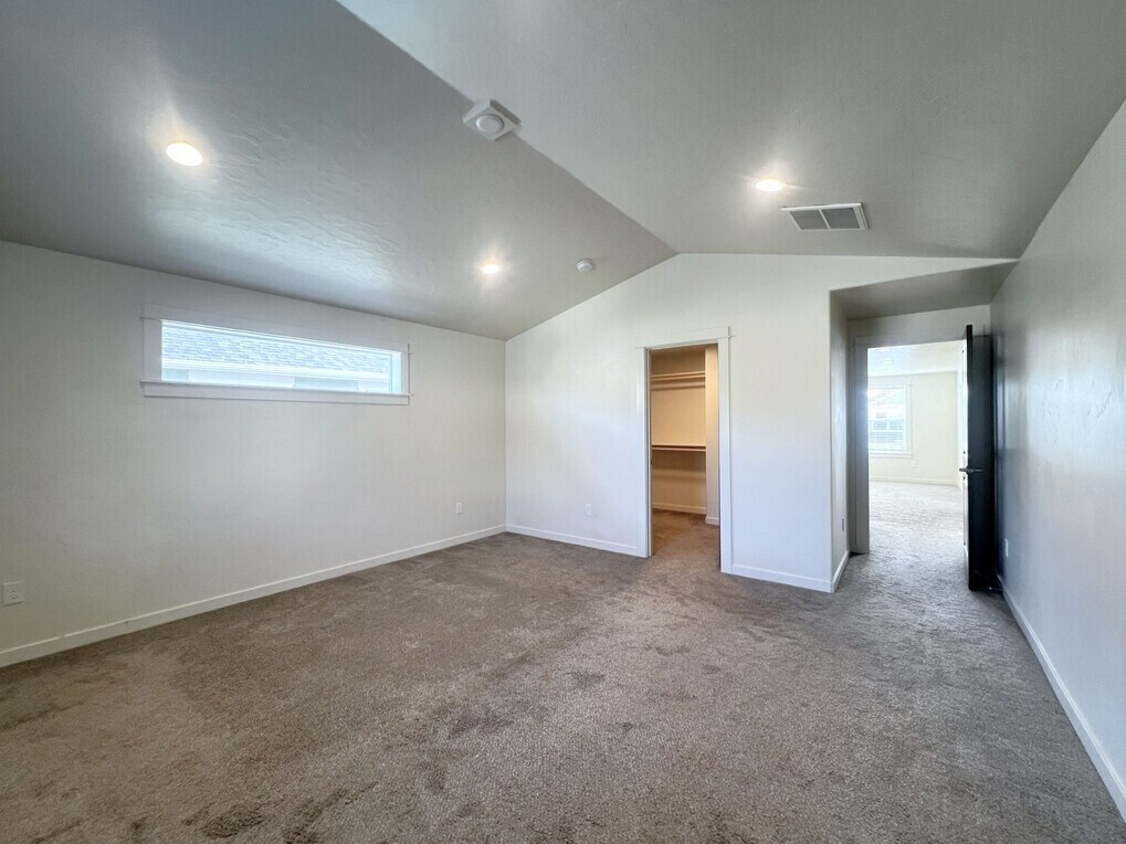 Building Photo - 3315 S Cabin Creek Way