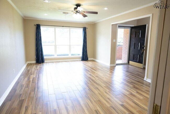 Building Photo - 2824 Barrywood Dr