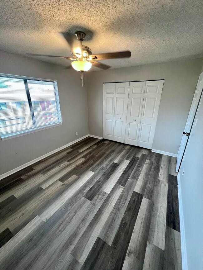 Building Photo - Available Summer 2026 2 BD / 1 BA Condo Walking Distance to FSU!