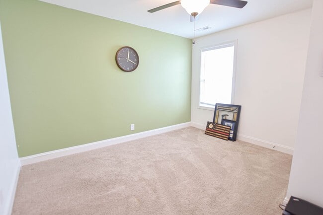 Building Photo - Pet Friendly Three Bedroom!