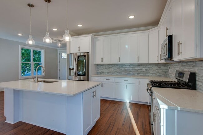 Building Photo - 515 Westboro Dr