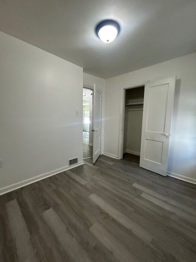 Building Photo - Bright Cape w/ Sunroom, Central Air, Big B...