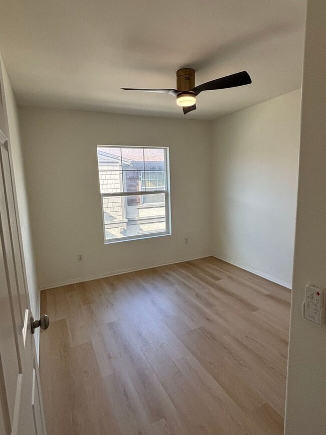 Building Photo - Move-In Ready 4 Bedroom Home Perfect for Professionals & Families