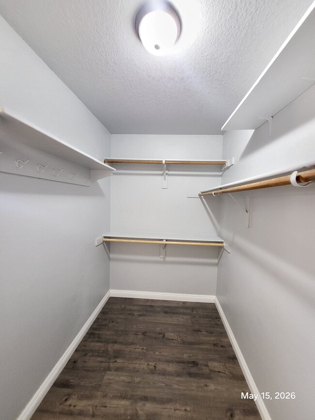 Building Photo - 528 S Tomsik St