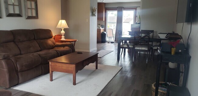 Building Photo - Carter St