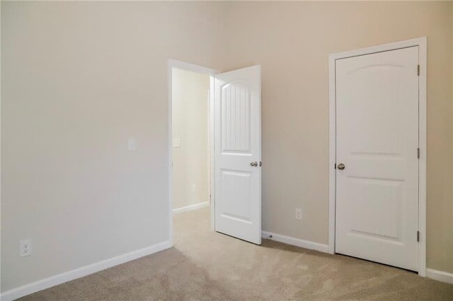 Building Photo - 5817 Grande River Rd