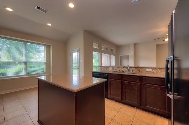 Building Photo - 6906 Patterson Dr