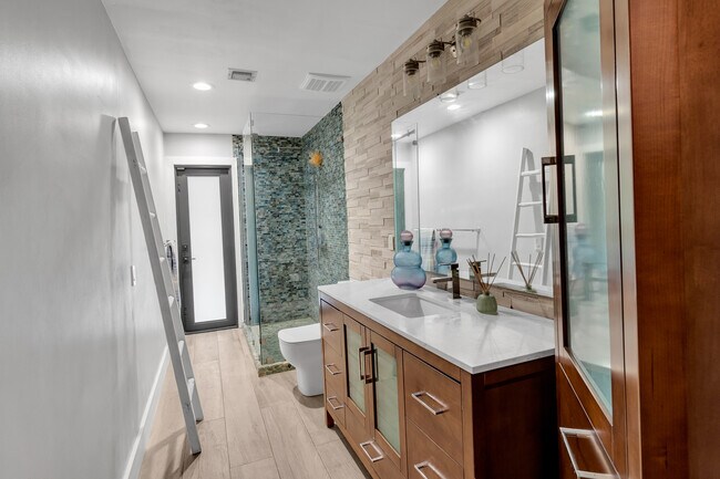 Building Photo - 13400 N Calusa Club Dr