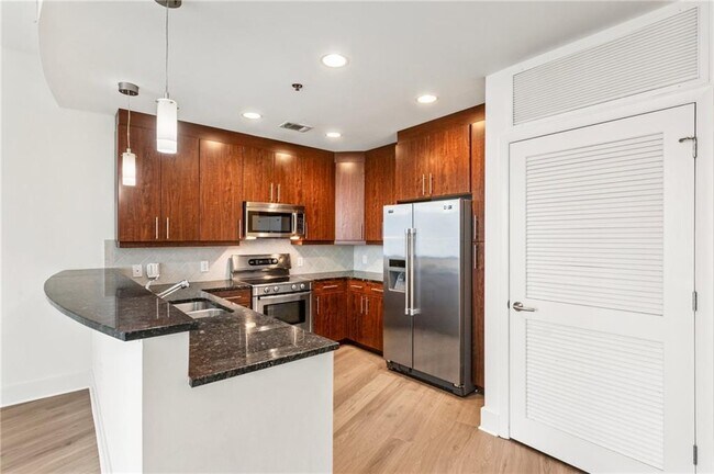 Building Photo - 1080 Peachtree St NE