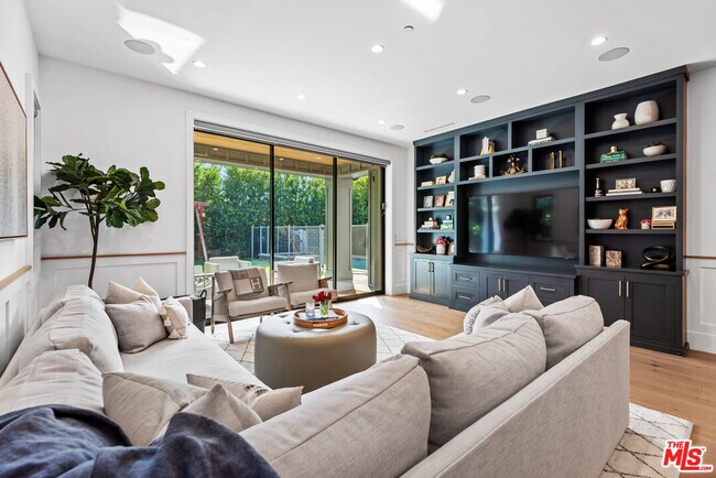 Building Photo - 16712 Addison St