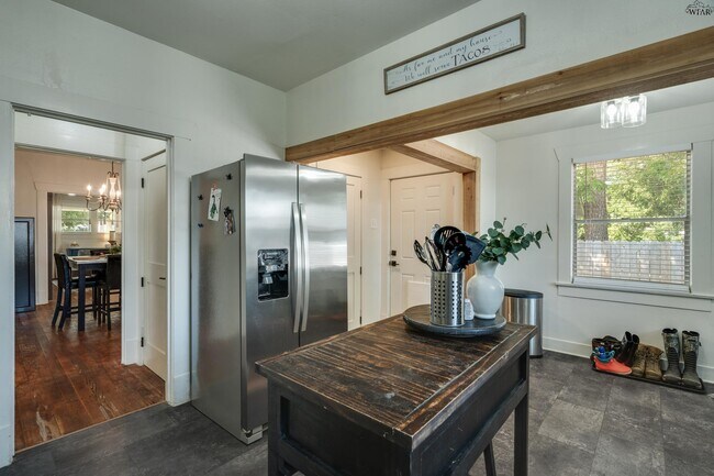 Building Photo - 1113 Taylor St