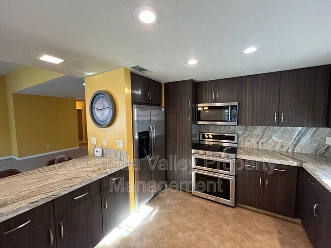 Building Photo - 39095 Sweetwater Dr