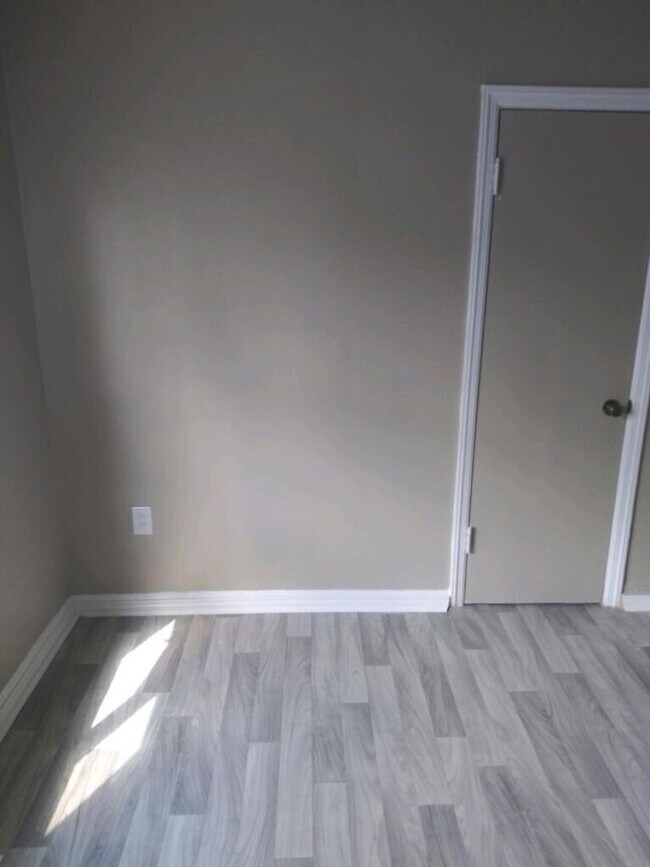 Building Photo - 1 Bedroom Newly renovated garden style apartments available for rent