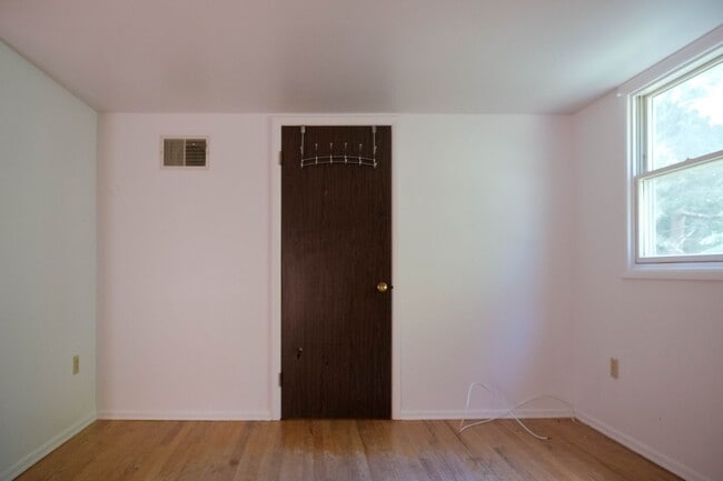 Building Photo - Must See Ranch Single Family Home