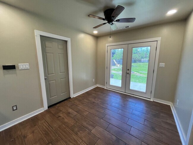 Building Photo - Great home avail in Hubert!  Mini split AC in garage perfect for personal gym!