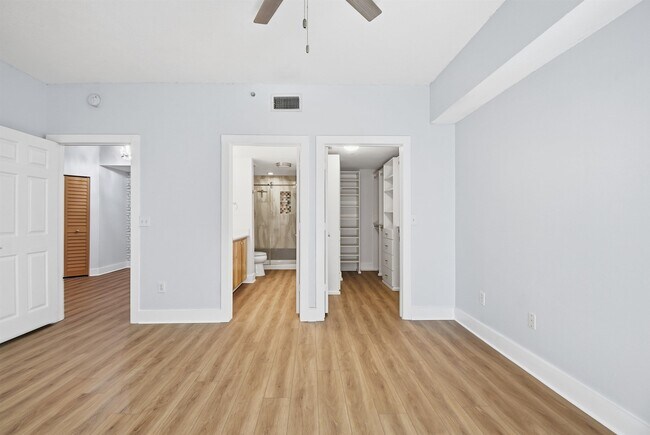 Building Photo - 2005 Mariposa Vista Ln