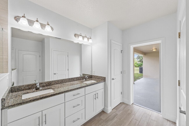 Building Photo - 531 Topeka Rd SW