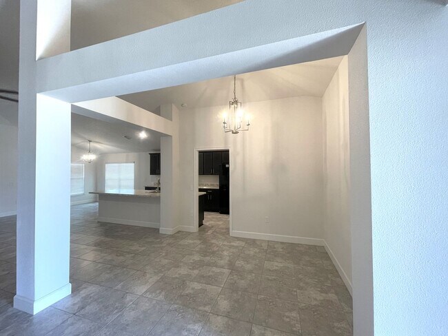 Building Photo - Amazing 3 Bed/2Bath/3 Car Garage Home in Hudson!