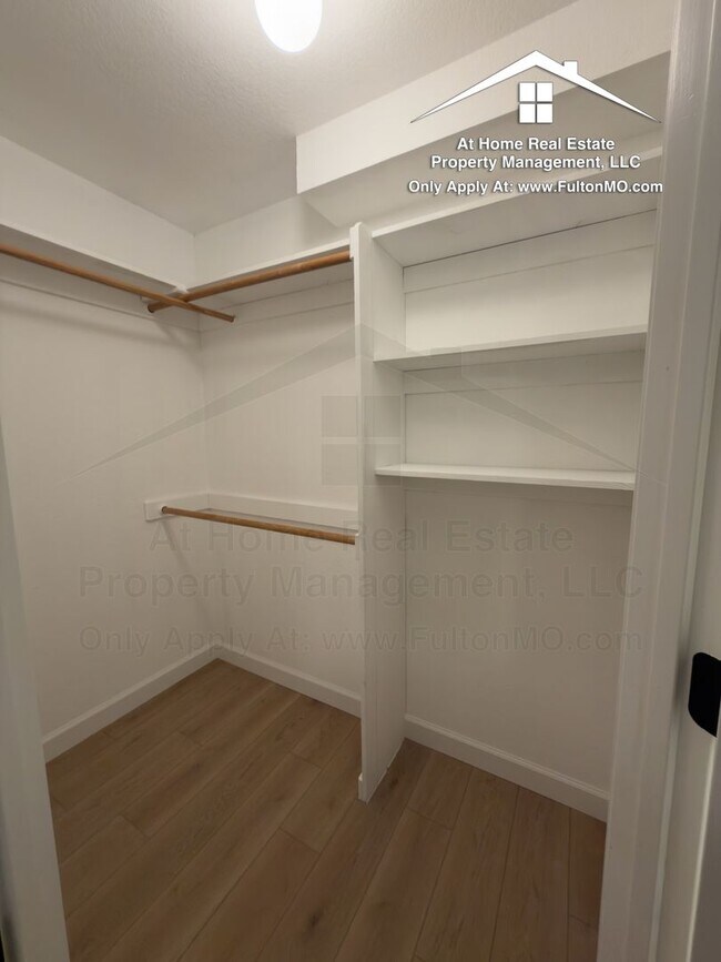 Building Photo - 1011-1013 Greystone Court