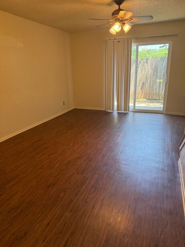 Building Photo - Mesquite Ridge Townhomes
