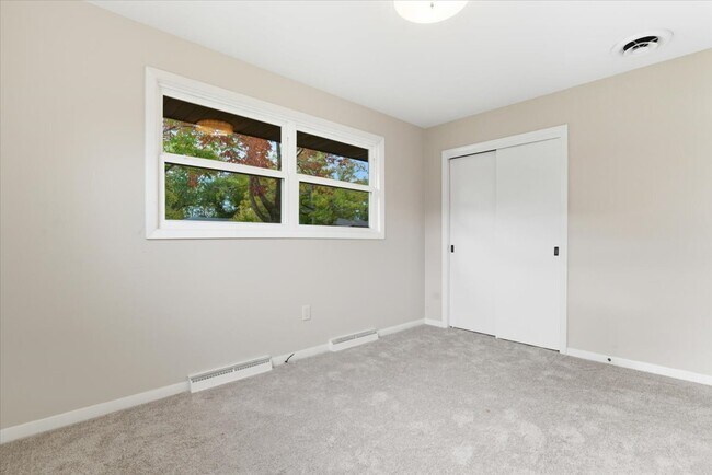 Building Photo - 2124 Burr Oak Ln