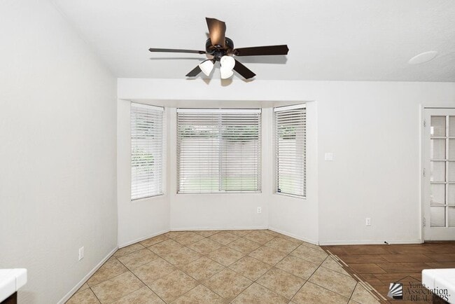 Building Photo - 2637 S 37th Dr