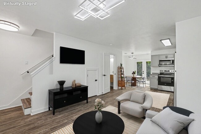 Building Photo - Fully Renovated 2 Bedroom Townhome Near FSU – Walk to Campus!