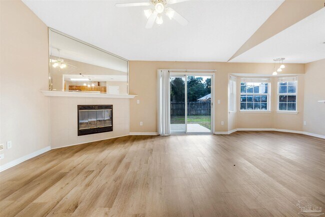 Building Photo - 10719 Crosscut Dr