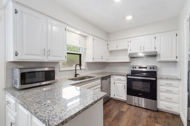 Building Photo - 3259 S Elmira Ave