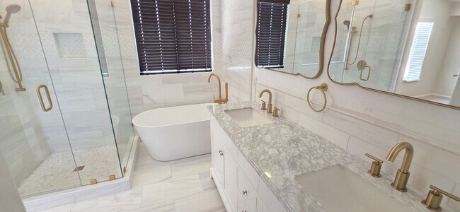 Building Photo - Lovely Home in Desirable Golf Course Commu...